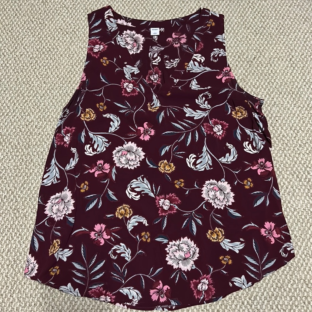 Women’s burgundy floral tank